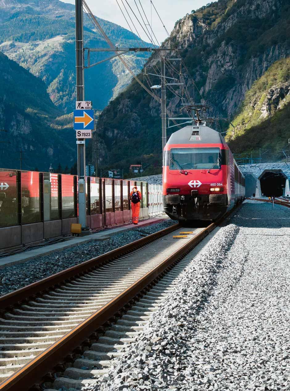 Mai 2016 werden im längsten Eisenbahntunnel der Welt rund 3500