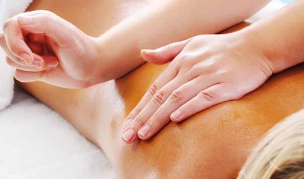 Unterstützende Anwendung Körper- & besondere Behandlungen Als Ergänzung zu unseren Massagen wirkt die Heupackung (siehe Seite 11) besonders gut!