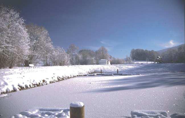 Weitere Winteraktivitäten in Arrach Der Seepark Arrach als Winter-Wunder-Land Als man im Jahr 1998 den Arbeitskreis Seepark ins Leben gerufen hat, dachte man bereits vorausschauend an den Zweck,
