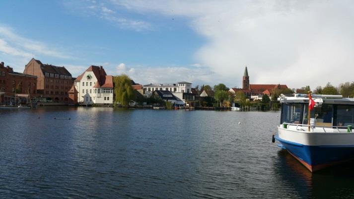 Weiter geht es über den Plauer See, den Elbe-Havel-Kanal, vorbei an Genthin und bis nach Brandenburg an der Havel.