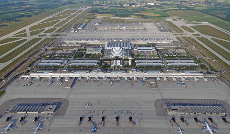 2. Der Flughafen München und Umgebung 2.1. Rahmeninformationen zum Flughafen München Abbildung 3: Flughafen München Franz Josef Strauß Der Flughafen München Franz Josef Strauß wurde 1992 eröffnet.