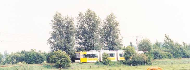 Viele Fahrgäste müssen am Roland-Center zwischen Straßenbahnen und Bussen umsteigen.