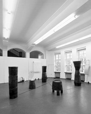 ART IS NOT A BUSI- NESS Vom 12. bis 16. Oktober 2016 präsentierten zwölf Studierende ihre aktuellen Arbeiten im Rahmen der Ausstellung zum Hiscox Kunstpreis in der HFBK Hamburg.