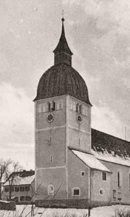 Jahrhundert wurde der Turm wieder mit Ziegeln aufgemauert und erhielt als Dach eine markante Kuppelhaube mit Laterne.