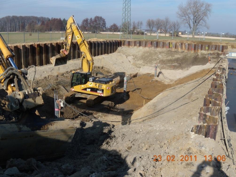 Sanierung - Bauablauf 4 Grundwasserbehandlung - Pufferbecken (Containeranlage) - Wasseraktivkohlefilter Bodenaushub -