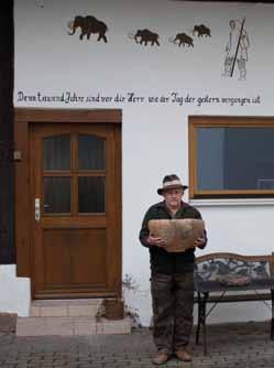 32 33 Dorfmuseum Riebelsdorf Der Dorfzimmermann Entdecken Sie am Stand von Georg Blumenauer Riebelsdorf zur Zeit der Vor- und Frühgeschichte sowie des Mittelalters!