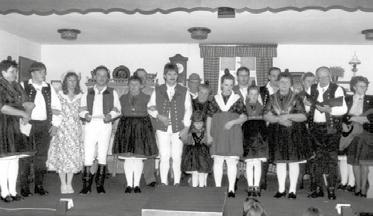Auf Ihren Besuch freut sich die Steinmetzwerkstatt Ritter, Neukirchen Zum stehenden Festzug beim 750 jährigen Jubiläum von Unser Riebelsdorf werden ehemalige Theaterspieler in der Scheune von Norbert