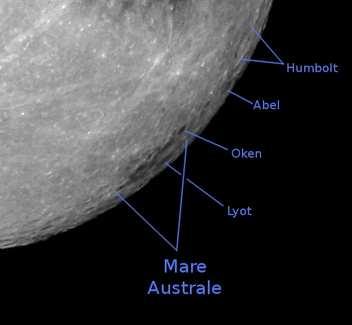 Abel besitzt einen Durchmesser von 114 Kilometern, er ist der größte Krater der drei genannten. Beobachtungsobjekte während der Mondlibration in Länge am 31. Mai.