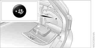 Aufgrund der Karosserieversteifung des Fahrzeugheckbereichs bei Anhängerkupplung ist die Wirkung des regenerierbaren Stoßfängersystems eingeschränkt.