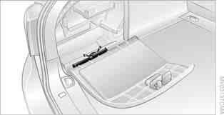 Auswechseln von Teilen Auswechseln von Teilen Bordwerkzeug Limousine Das Bordwerkzeug finden Sie in der Kofferraumklappe.