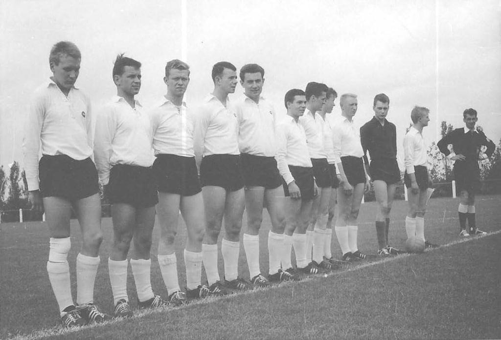 1961 >> 50-jähriges Jubiläum << Fußballturniere mit 2 Senioren- und 1 Schülermannschaft sowie 2 Tischtennis Senioren- und 1 Jugendmannschaft. Der RKSV Horn/Holland ist zu Gast.
