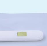 Führen Sie den Vaginal-Applikator sanft in die Scheide ein, so als würden Sie einen Tampon benutzen (ungefähr 1 3 cm tief, jedoch nicht tiefer als bis zur runden Griffzone).