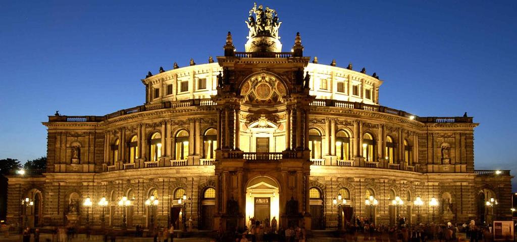 Semperoper Dresden Erleben Sie eine der schönsten Städte Deutschlands mit seinen berühmten Sehenswürdigkeiten wie dem Dresdner Zwinger oder dem Residenzschloss.