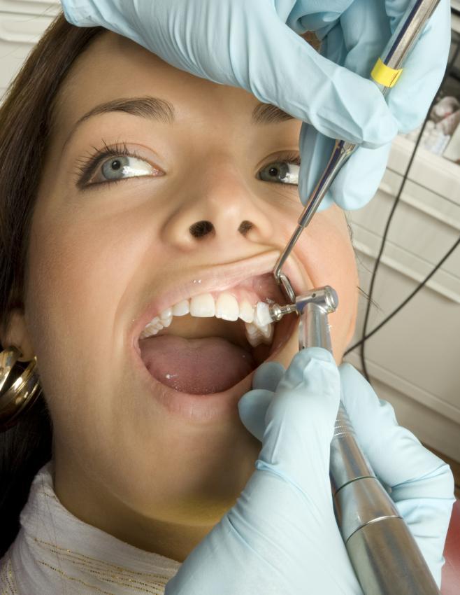 Warum die Professionelle Zahnreinigung wichtig ist Manchmal ist es schon ärgerlich: Da putzt man seine Zähne mehrmals täglich, gibt sich alle Mühe und trotzdem: Es bildet sich immer wieder Zahnstein.
