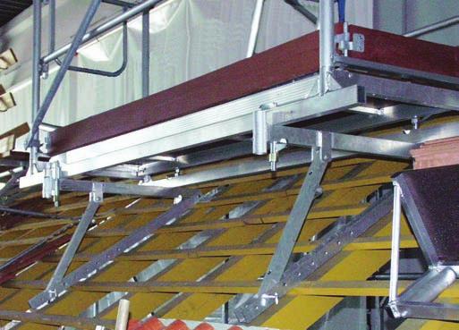 4.01.8 Netze, Aufstockrahmen für Dacharbeitsbühne Netze Zur Verkleidung von Gerüsten zum Schutz der Umgebung vor Schmutz werden Planen und Netze verwendet, die in mehreren Ausführungen und Größen zur