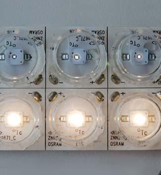 Unten: Standardacrylat Ausgasung führt zu einer schnelleren Degradation der LED LED-Kompatibilität LED