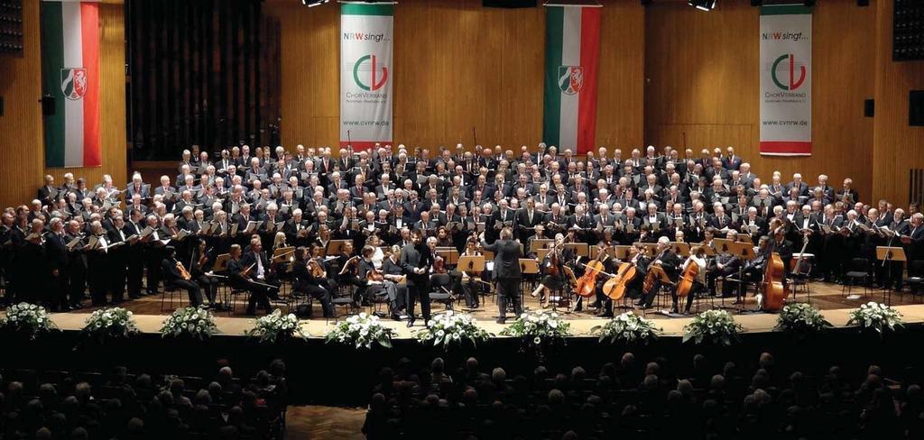 Jubiläum Große Bühne, Riesenchor 350 rheinische Sänger traten beim Festkonzert in der Bonner Beethovenhalle auf.