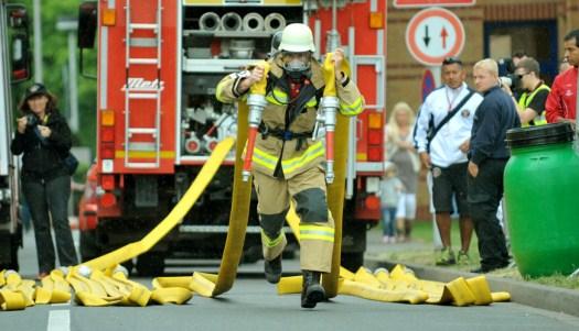 Weltrekordversuch bei Feuerwehr läuft Herbert Krenn, Freiwilliger Feuerwehrmann aus Heiligenkreuz am Waasen, nähe Graz, will in Linz beim Oberbank Halbmarathon einen Weltrekordversuch starten.