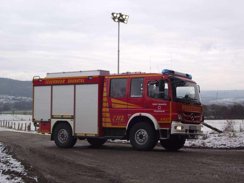 LF 10 Allrad auf MB Atego 1222 AFE Feuerwehr Baunatal Fahrgestell MB Atego 1222 AFE Radstand: 3860mm Fahrzeughöhe: 3300mm Zulässiges Gesamtgewicht: 12.