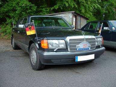 Trotz originaler Standarten am Ex-Dienstwagen: Der ehemalige Bundesaußenminister Hans- Dietrich Genscher wohnte unserem Treffen