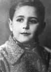 26 Die Kinder Das Verbrechen am 20. April 1945 27 Damm ermordet. Sie war 8 Jahre alt. Ruchla Zylberbergs Vater Nison überlebte und kehrte 1946 nach Polen zurück. 1951 wanderte er in die USA aus.