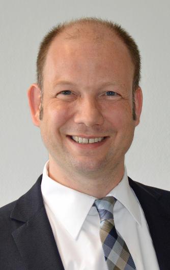 10 Prof. Dr. Stephan Zielke übernimmt den Walbusch- Stiftungslehrstuhl für Multi-Channel-Management Prof. Dr. Stephan Zielke hat im Mai 2015 den Walbusch-Stiftungslehrstuhl für Multi-Channel-Management an der Bergischen Universität Wuppertal übernommen.