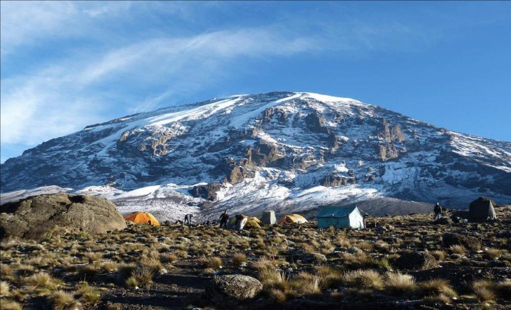 Besteigung des Kilimanjaro via Machame Route 11 Tage Tour Karibu Tanzania Facts Route: 7 Tage via Machame Route; 1 extra Tag zur besseren Akklimatisation Preis: ab 3990 EUR (Silvestertour ab 4490
