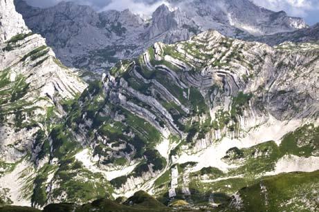 Montenegro Durmitor-Massiv Berge der vielen Wasser bedeutet der Name Durmitor, denn eingebettet in ihnen liegen Gletscherseen und Karstschlunde, Quellen und Bäche.