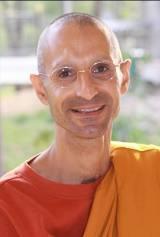 Er erhielt verschiedene Auszeichnungen in Thailand für die internationale Lehre des Buddhismus und der Vipassana-Meditation. Ehrw.