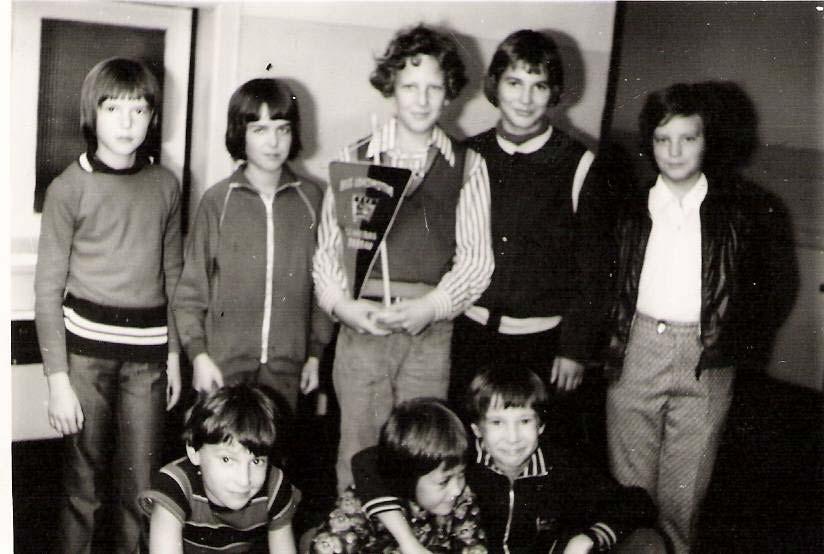 Werfen wir einen Blick zurück auf die Saison 1974/75: Die 1. Schachmannschaft der BSG Lok Stahlbau /Friedensschule von l.