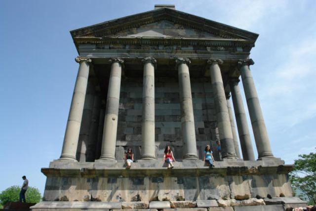 Fahrt zum Tempel von Garni, ein eindrucksvolles Bauwerk aus der hellenistischen Zeit. Er wurde im ersten Jahrhundert n. Chr.