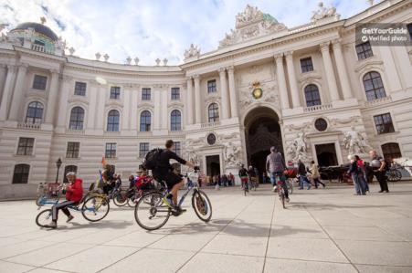 Klassisches Wien - Geführte Fahrradtour Highlights: Ein Muss ist die Wiener Staatsoper Auf der Ringstraße sehen Sie z.b.