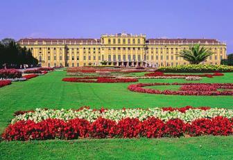 Erhalten Sie einen umfassenden Eindruck von den historisch bedeutendsten Sehenswürdigkeiten der österreichischen Metropole.