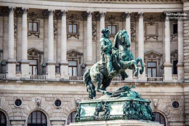 Wien - Eine Stadt stellt sich vor Highlights Sehen Sie das Wien der Vergangenheit und Gegenwart Erkunden Sie die berühmtesten und schönsten Sehenswürdigkeiten vom Stephansdom bis zur Hofburg Erleben