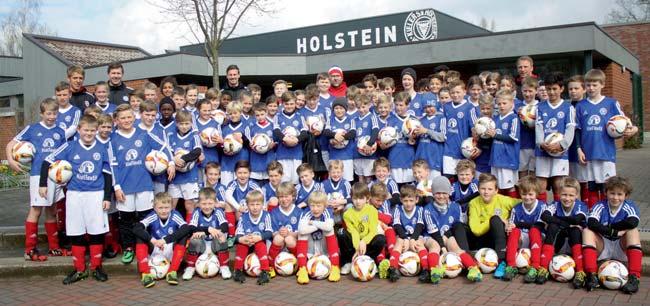 16 Holstein U15/Fußballcamps HOLSTEIN U15 Den Sprung schaffen Die Holstein U15 spielt eine starke Saison in der Regionalliga Nord der C- Junioren.