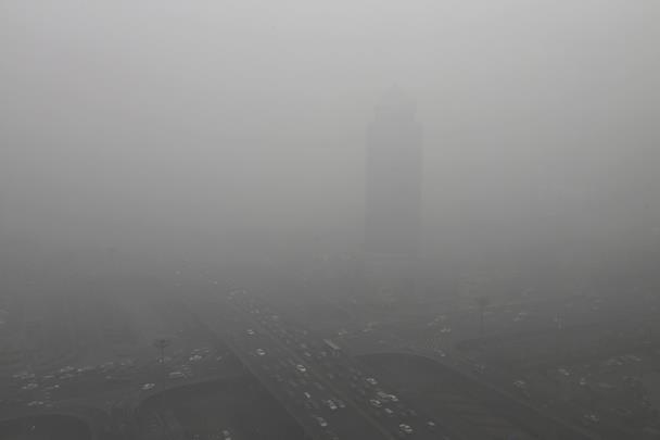 // TREIBER 4: CHINA Smog in Beijing Nov 2013: 500 m Sicht Die chinesische Regierung verkündete im August 2014 mehr als 16 Mrd Euro für den Ausbau der