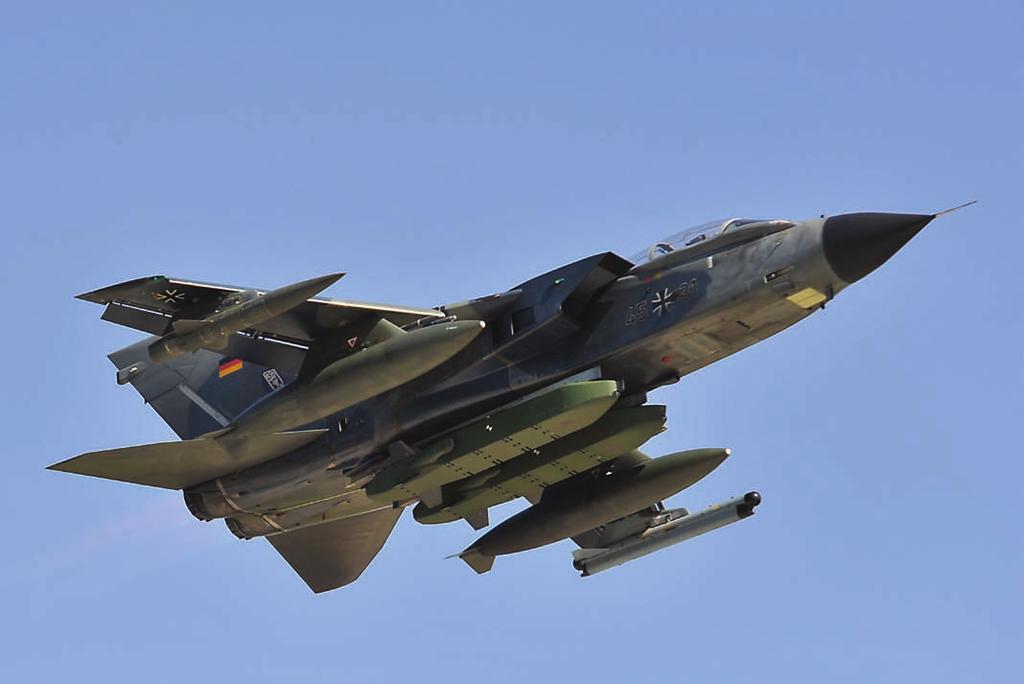 6.7 Der Kampfjet Tornado Das Waffensystem Tornado ist ein zweisitziges Mehrzweckkampfflugzeug, das für die Nationen Deutschland, Großbritannien und Italien gemeinsam durch die eigens 1969 gegründete
