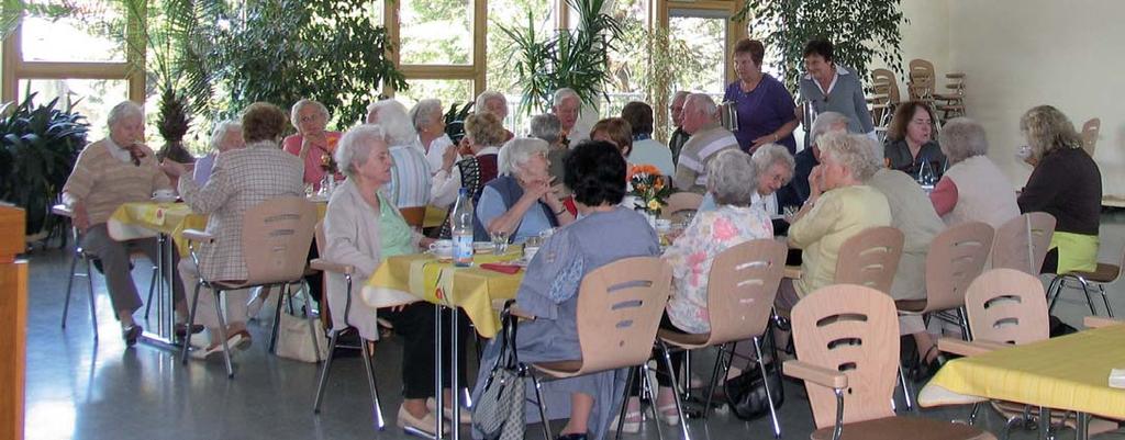 Aktiv im Alter Gemeinschaft erleben und Kontakte pflegen im Seniorentreff Angebote der Ev.
