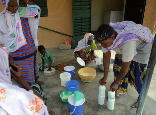 Indem man Wasser hinzugibt, kann man wieder Milch und andere Milchprodukte herstellen. In Burkina Faso wird Milchpulver für einen Liter Milch für 34 Cent verkauft.