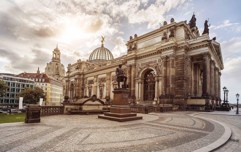 Mehr als 8 Millionen Gäste pro Jahr Jährlich besuchen etwa 8 Millionen Gäste die Stadt, von denen 1,1 Millionen durchschnittlich etwa zwei Tage in Dresden verbleiben und weit mehr als eine halbe