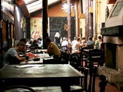 Slovak pub je obľúbené miesto stretávania sa mladej a strednej generácia a zároveň sa stal turistickým fenoménom.