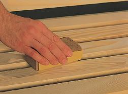 Grundieren und Vorlackieren Bei unbehandeltem, noch nicht lackiertem Holz ist eine Grundierung mit ALLGRUND dann notwendig, wenn eine Lackierung in Weiß oder hellen Farbtönen gewünscht wird.