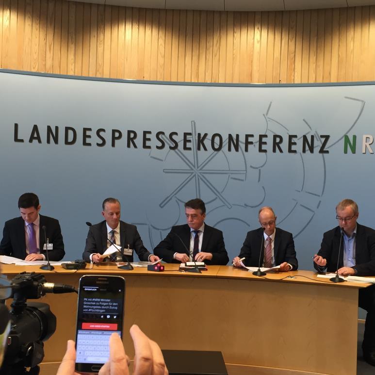 Wohnungsbauoffensive NRW Bündnis für Wohnen NRW stellt zusammen mit Minister Michael Groschek am 13.