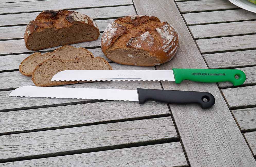 Bereits zum Tagesbeginn kann das sein, wenn Sie Brötchen zum Frühstück aufschneiden. So ein Messer hat ein starkes Werbepotential, das Sie nutzen können.