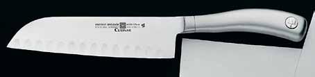 10 cm Klinge Zum Spicken von fettarmem Fleisch: Mit der Messerspitze schneiden Sie mehrere kleine Schlitze in den Braten. Dort geben Sie Speckstreifen hinein.