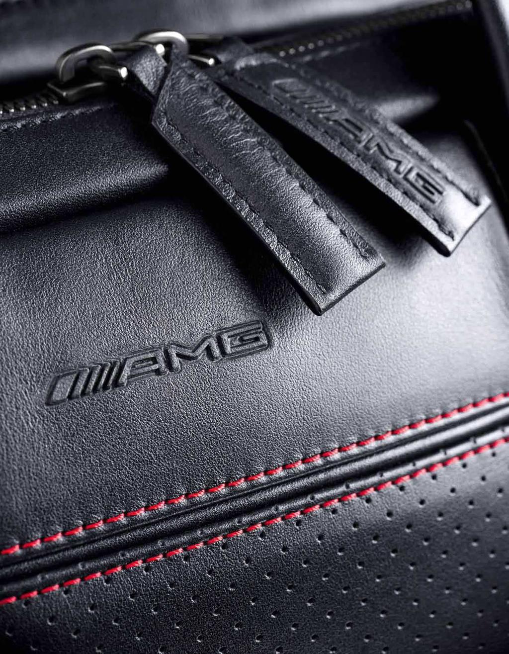 Dynamisches Design trit liebevolle Handarbeit. Die exklusiven AMG Lederaccessoires werden komplett in Handarbeit in einer Manufaktur in Deutschland hergestellt.