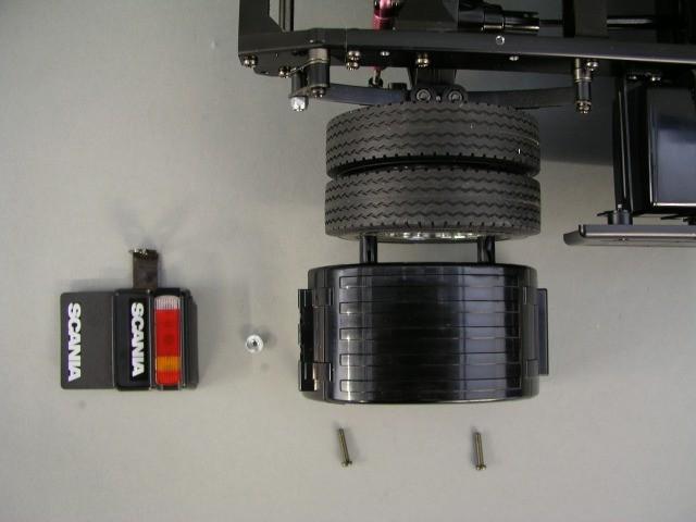 Hydraulik Steuerventil 4-fach Messing mit 12mm Mini-Servos LESU