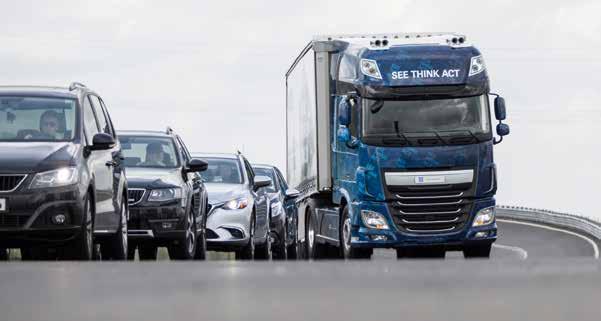 Mercedes-Benz reagiert: Als erster Lkw-Hersteller bietet die Marke jetzt den Abbiege-Assistenten mit Personenerkennung.