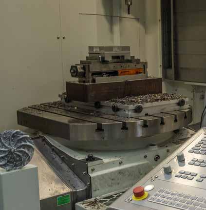 So besuchten wir den Formenbauer Braunform in Bahlingen am Kaiserstuhl, der hochkomplexe Mehrkomponenten-Spritzgießwerkzeuge herstellt.