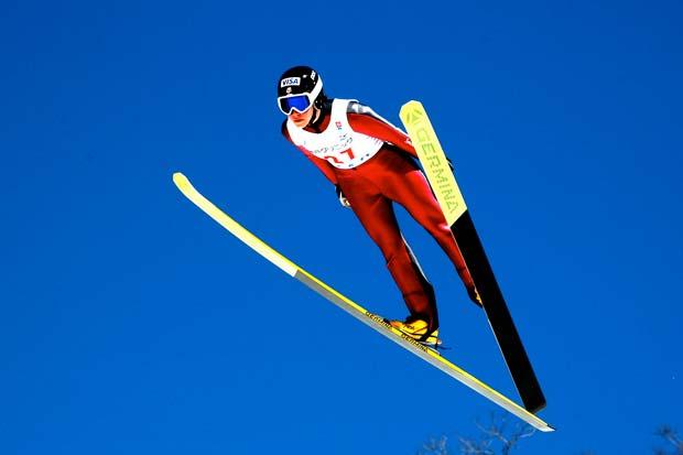 Das Olympische Komitee sträubte sich zwar noch kurzzeitig, aber 2014 in Russland werden Damen von der Schanze fliegen.